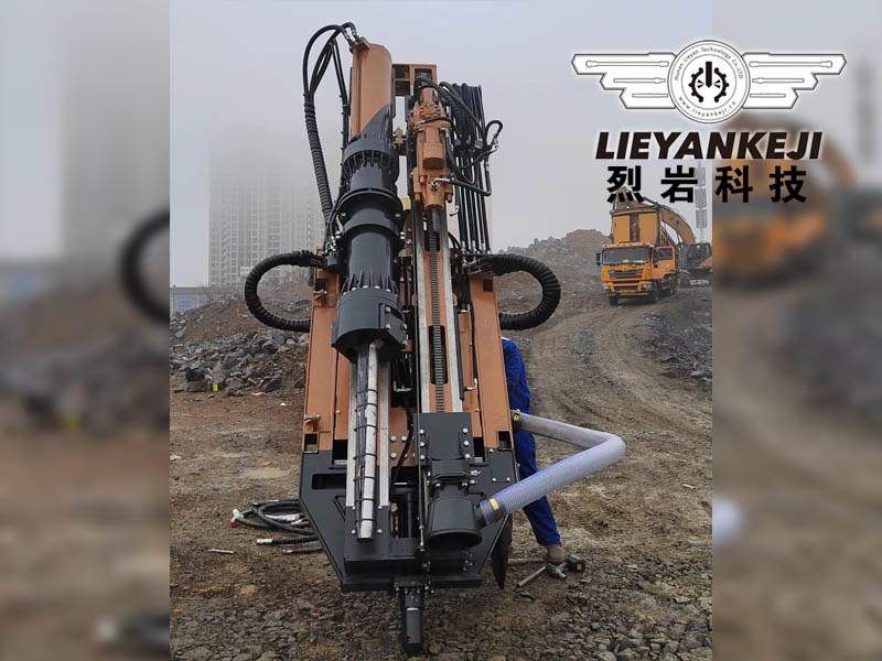 石頭破碎機(jī)多少錢(qián)一臺(tái)?大型機(jī)載式破石頭機(jī)好用嗎？