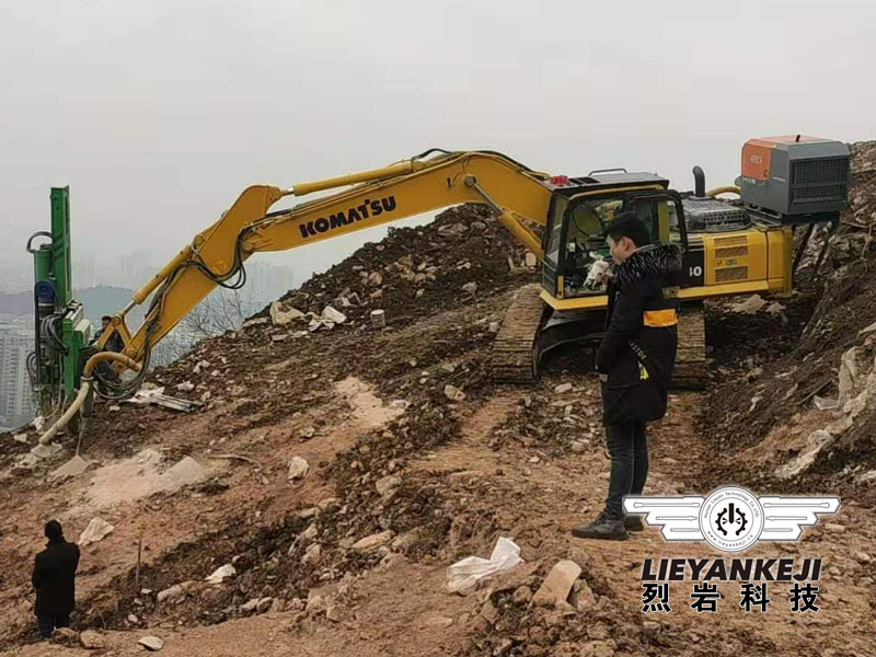 石坑道裂石液壓劈裂機(jī)具有分離效果好、作業(yè)效率高、安全可靠等優(yōu)點(diǎn)