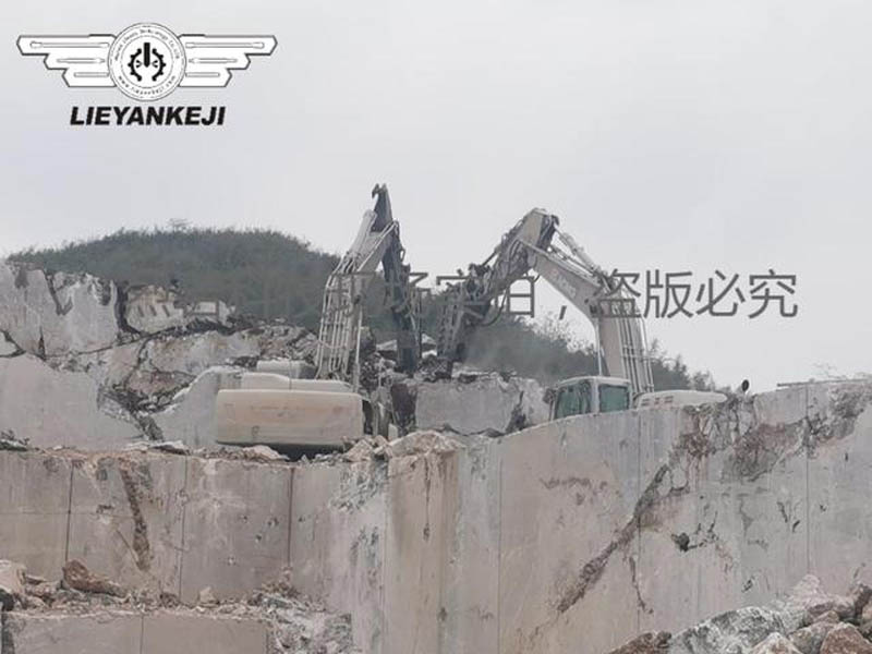 機(jī)載式液壓劈裂機(jī)應(yīng)用于搶險救災(zāi)