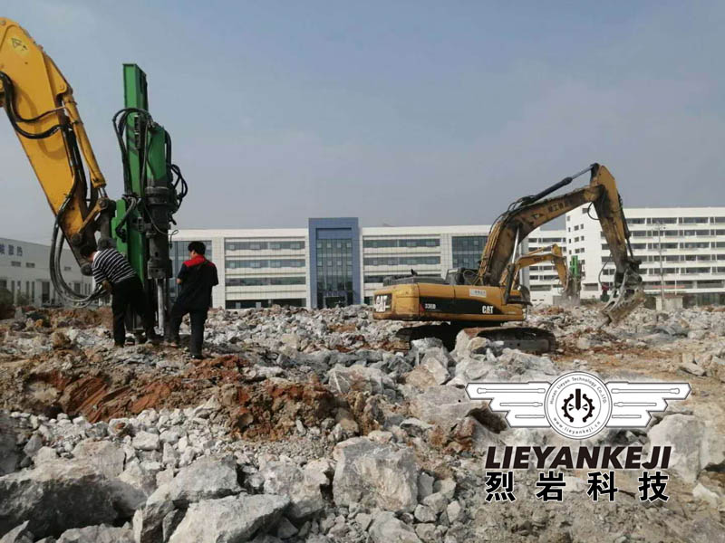 液壓劈石機應(yīng)用于永州經(jīng)濟開發(fā)區(qū)建設(shè)